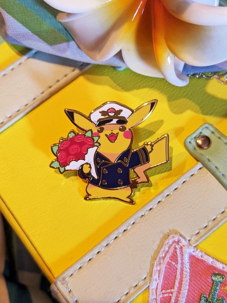 Travel Set: Pilot Mouse Hard Enamel Pin | Gold Plated | Cute Gift | Pin Collectors | Original Art | Captain Pin | Flying Airplane
