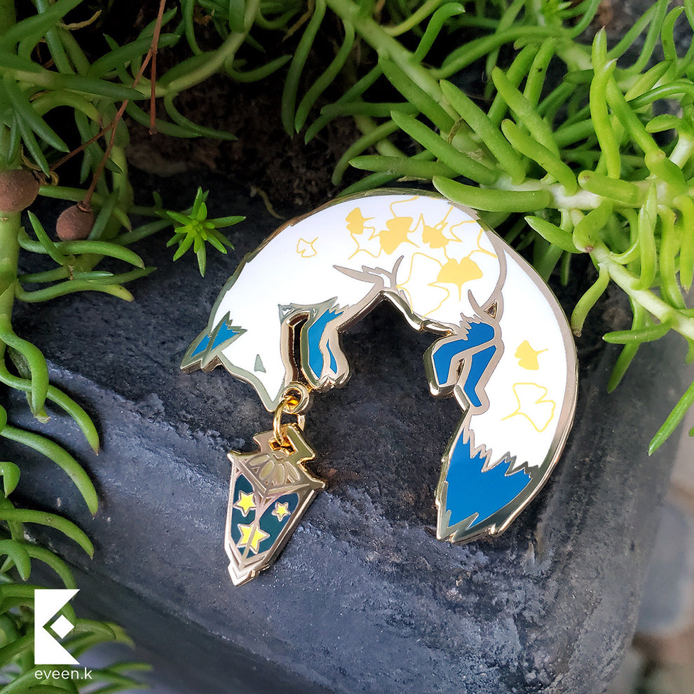 Ginkgo Fox Star Carrier Enamel Pin